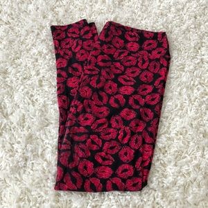 LuLaRoe TC Smooch / Kissy Valentines Leggings